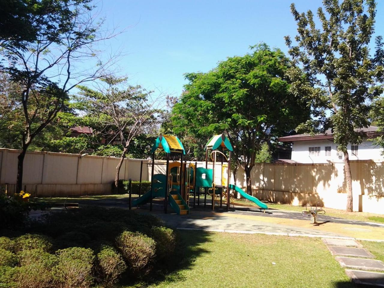 Paranaque City Cozy 2Br Staycation With Balcony Chateau Elysee For 4-6 Pax מראה חיצוני תמונה