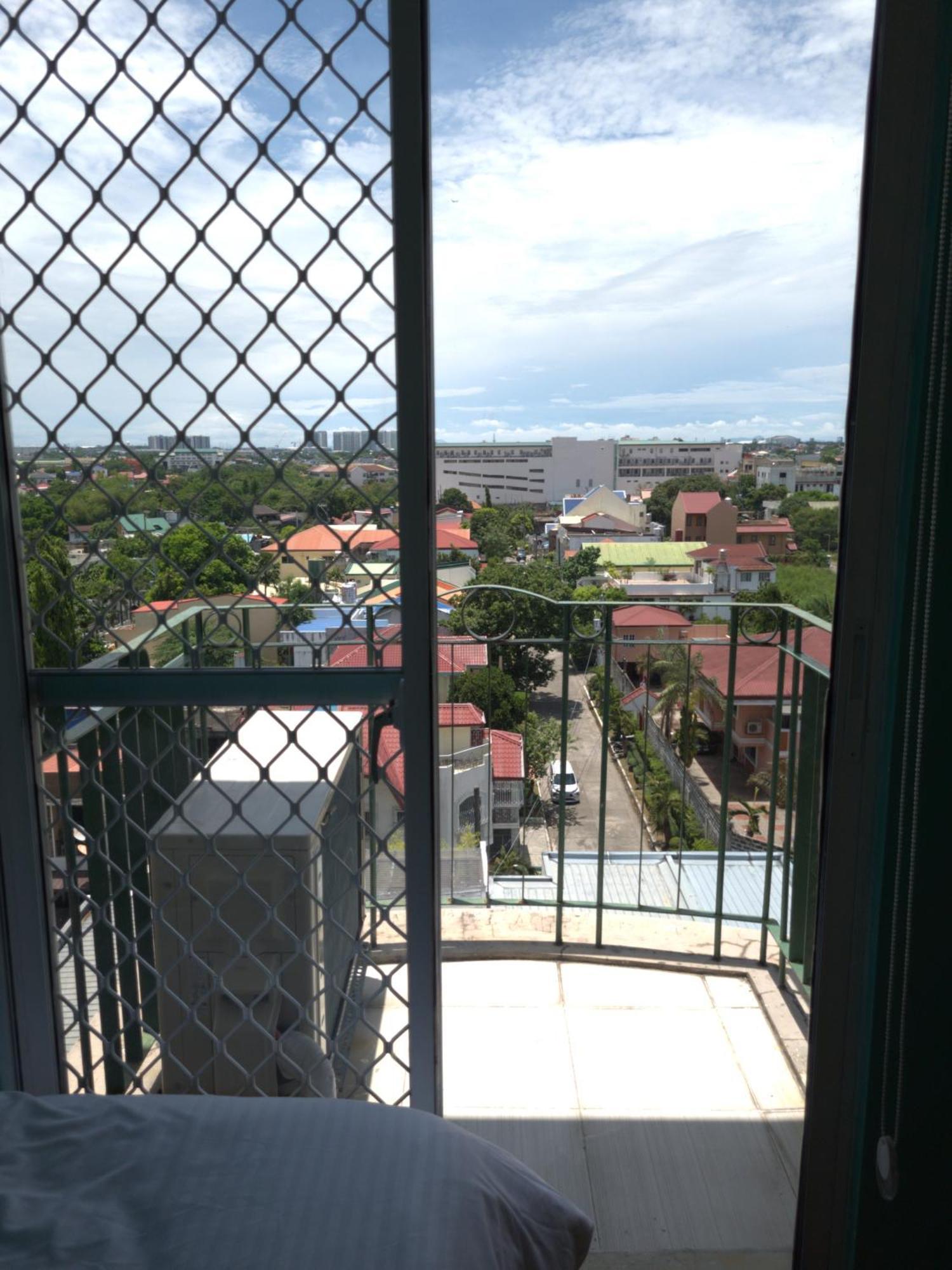 Paranaque City Cozy 2Br Staycation With Balcony Chateau Elysee For 4-6 Pax מראה חיצוני תמונה