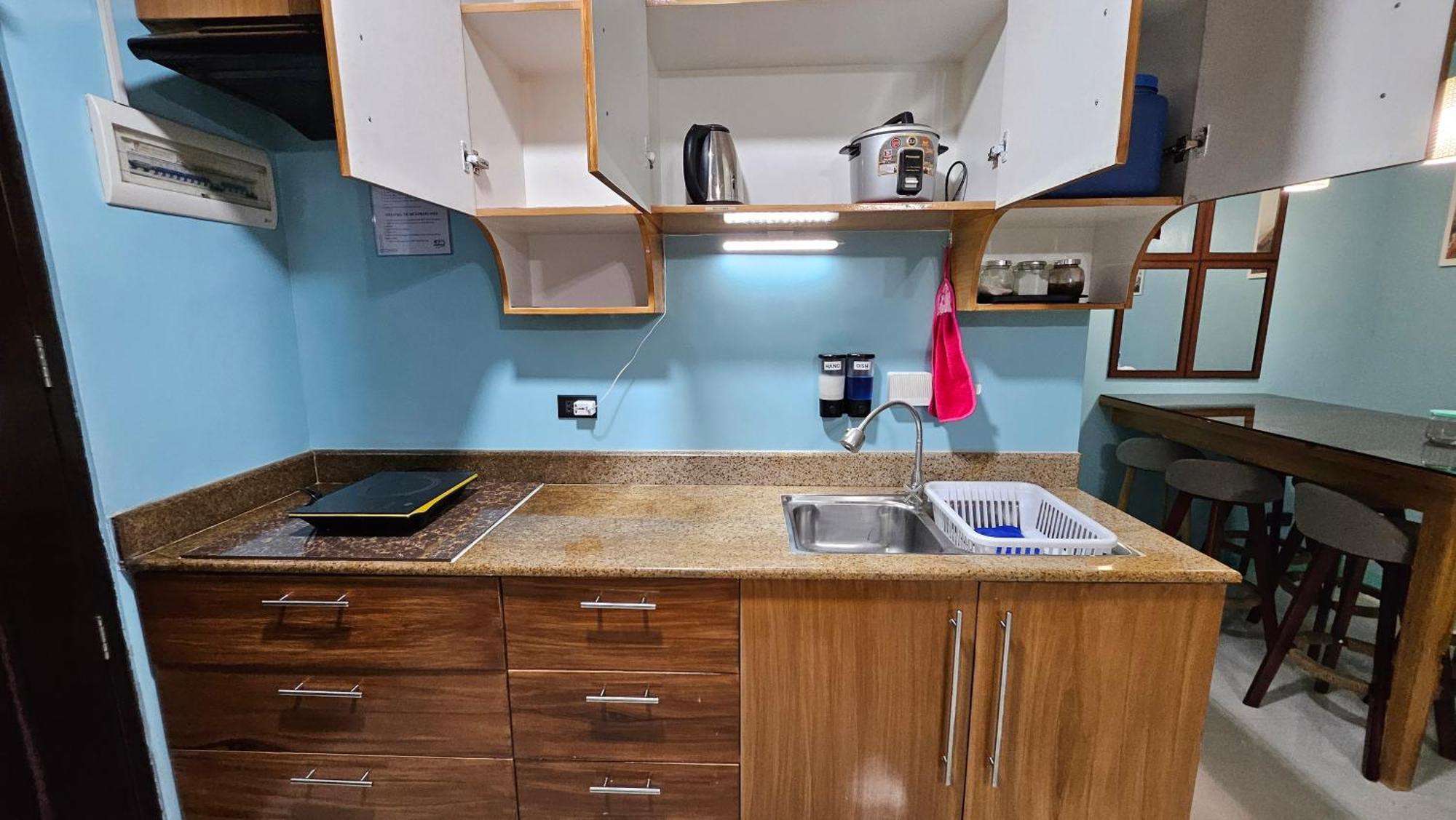 Paranaque City Cozy 2Br Staycation With Balcony Chateau Elysee For 4-6 Pax מראה חיצוני תמונה